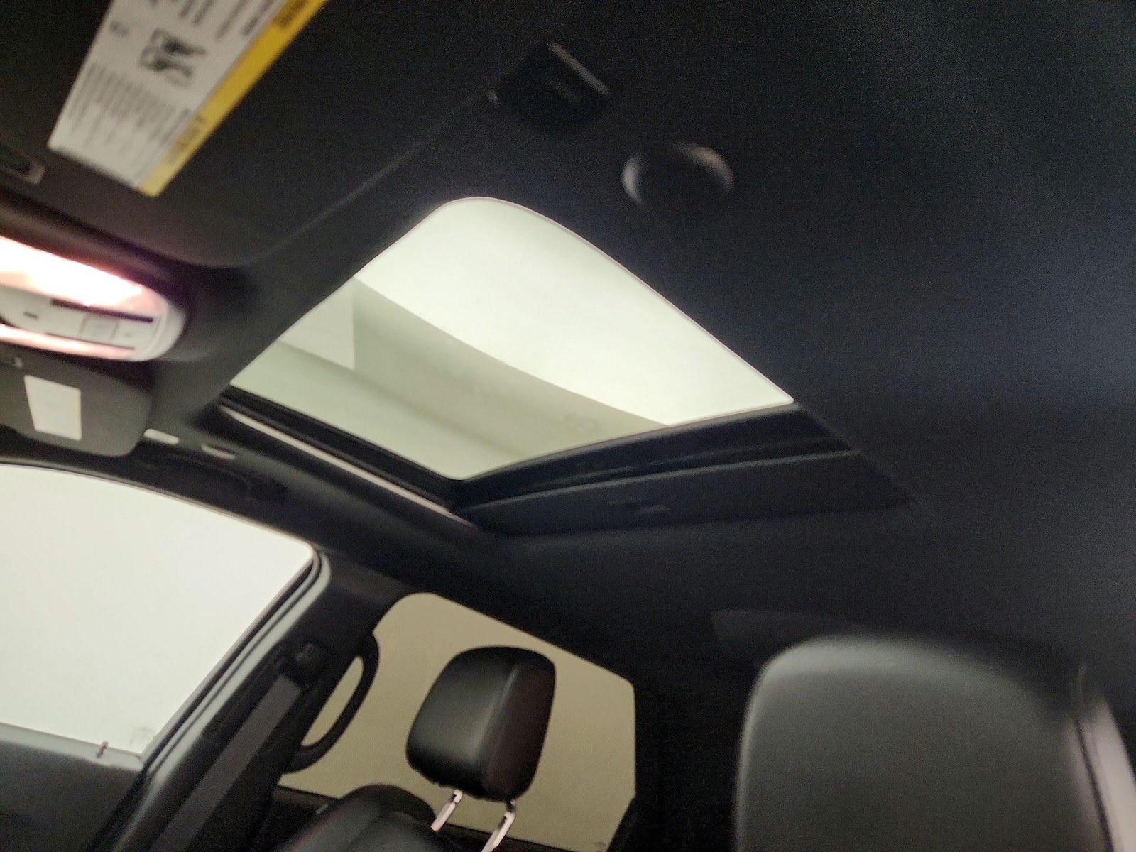 Sunroof(s) & Overhead Airbags