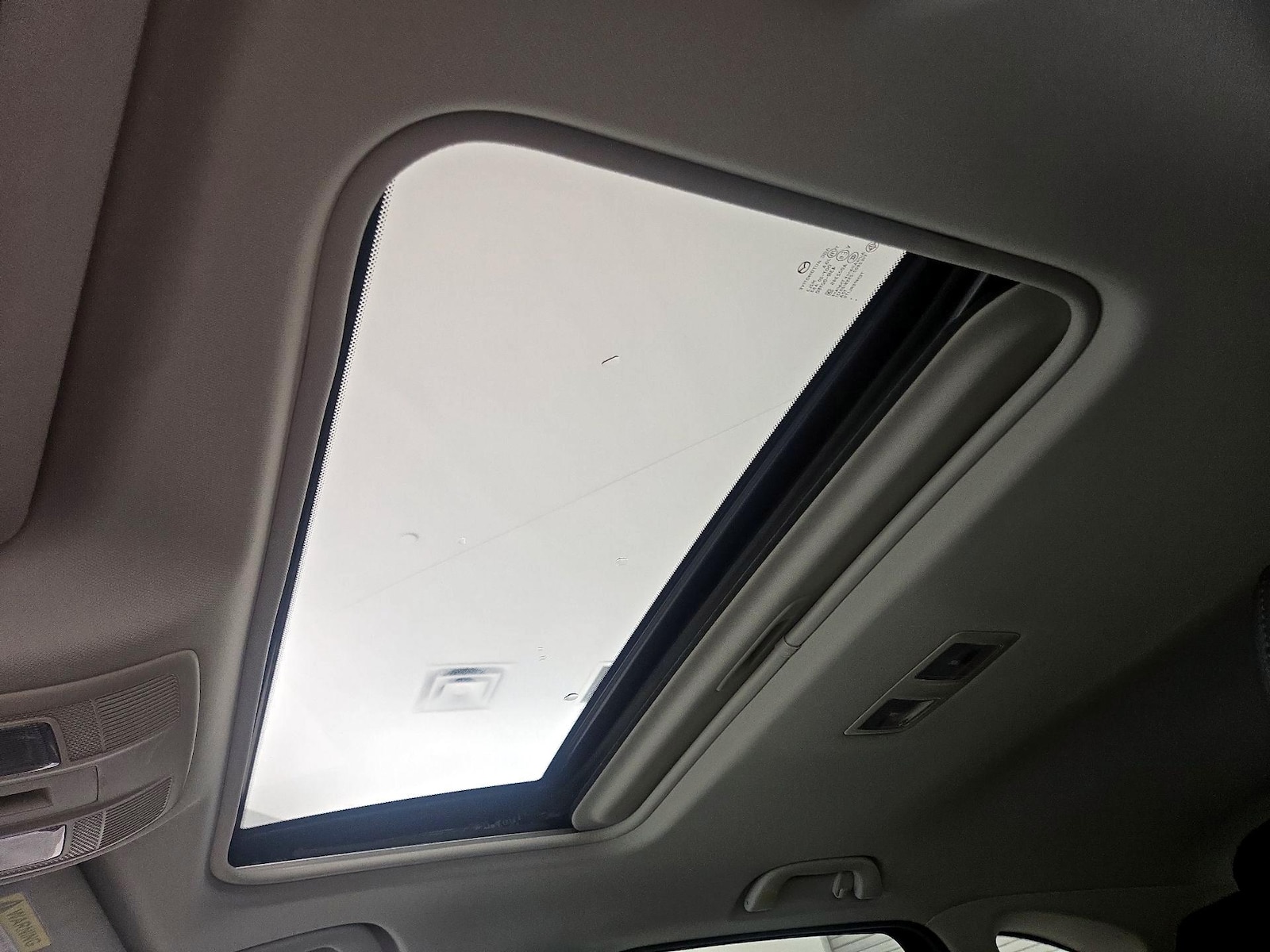 Sunroof(s) & Overhead Airbags