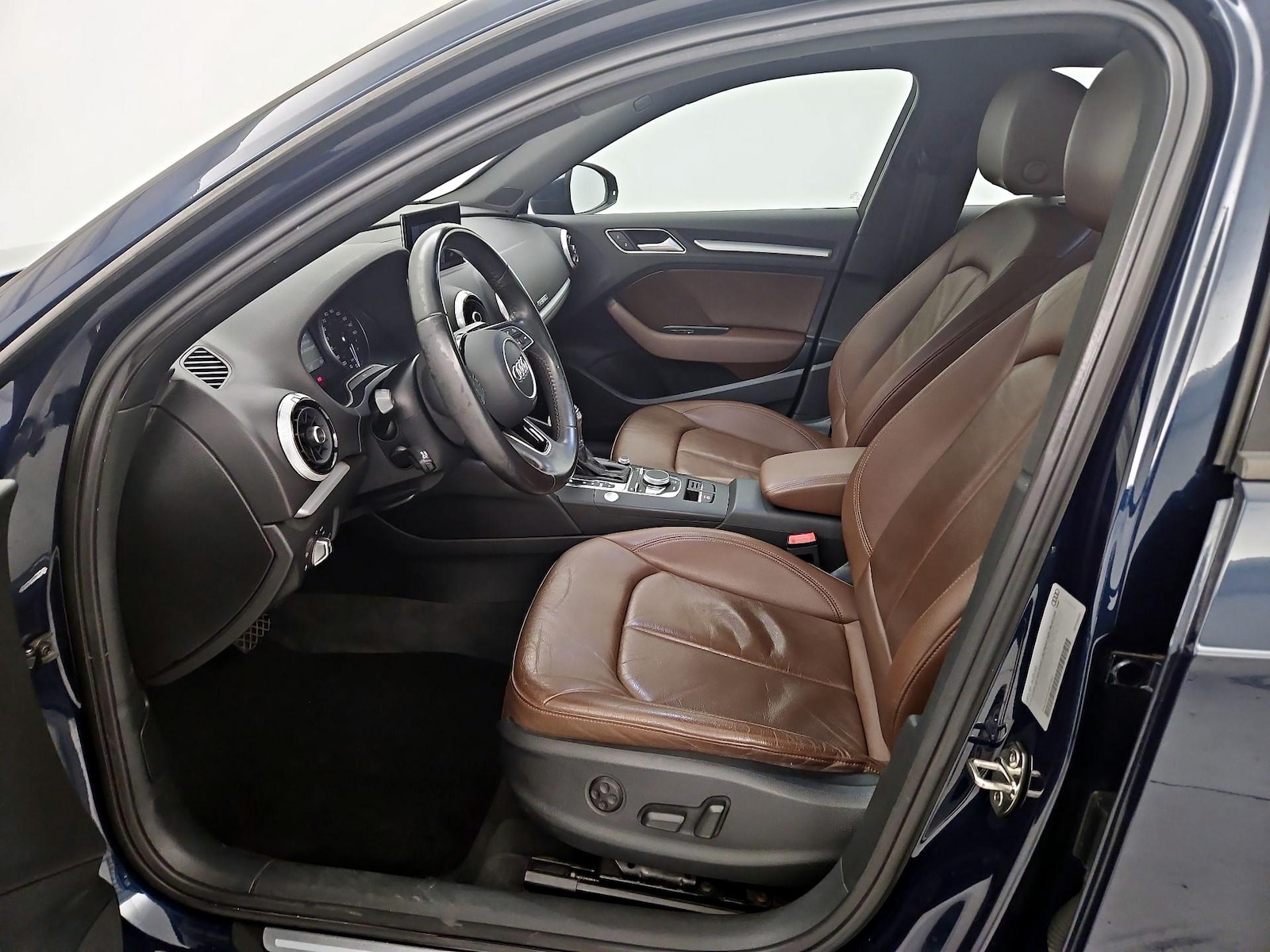 Power Seat(s) & Leather Seats
