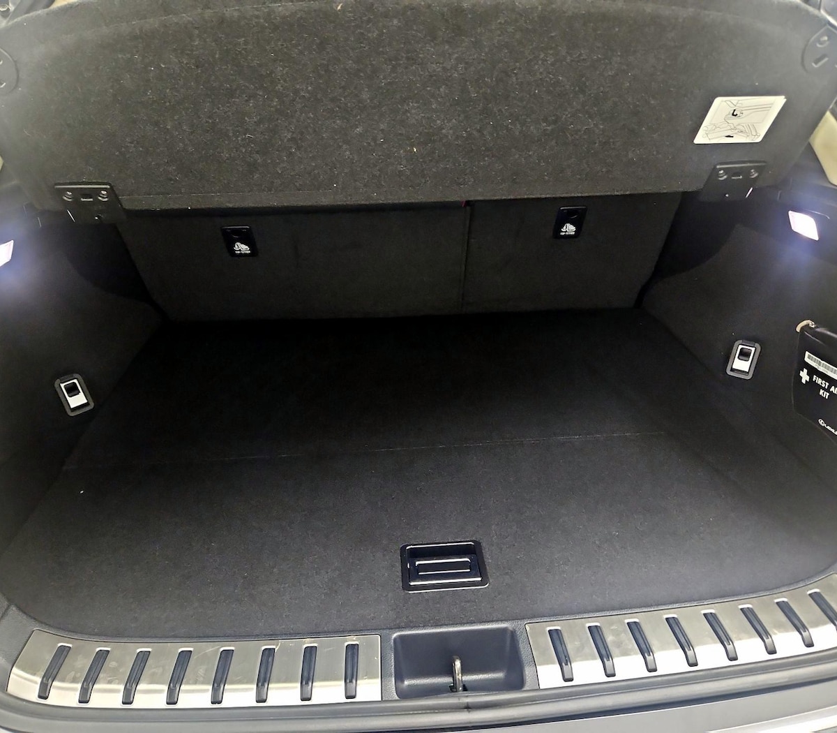 Trunk/Cargo (Seats Up)