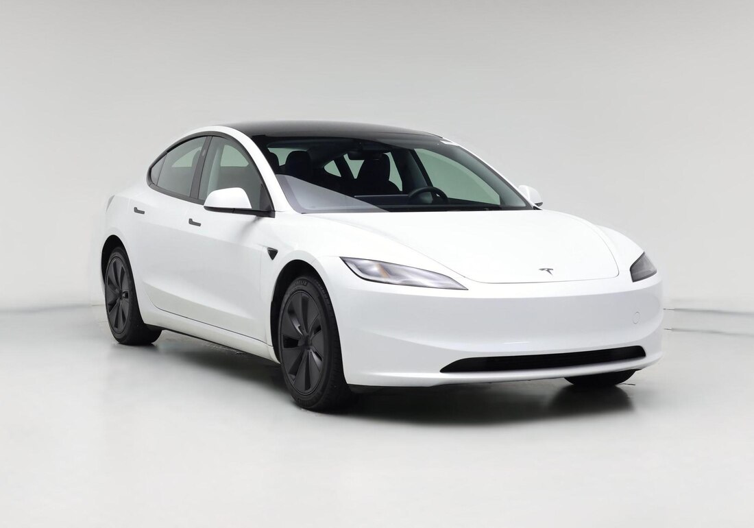 2025 Tesla Model 3 Long Range Rear-Wheel Drive in White — CarMax photo
