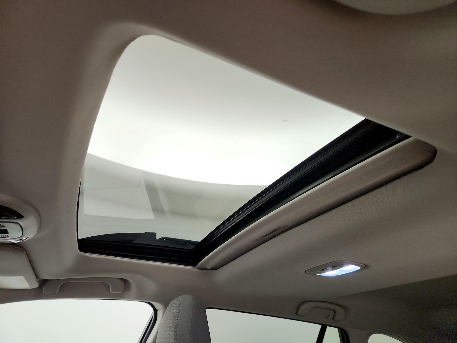 Sunroof(s) & Overhead Airbags