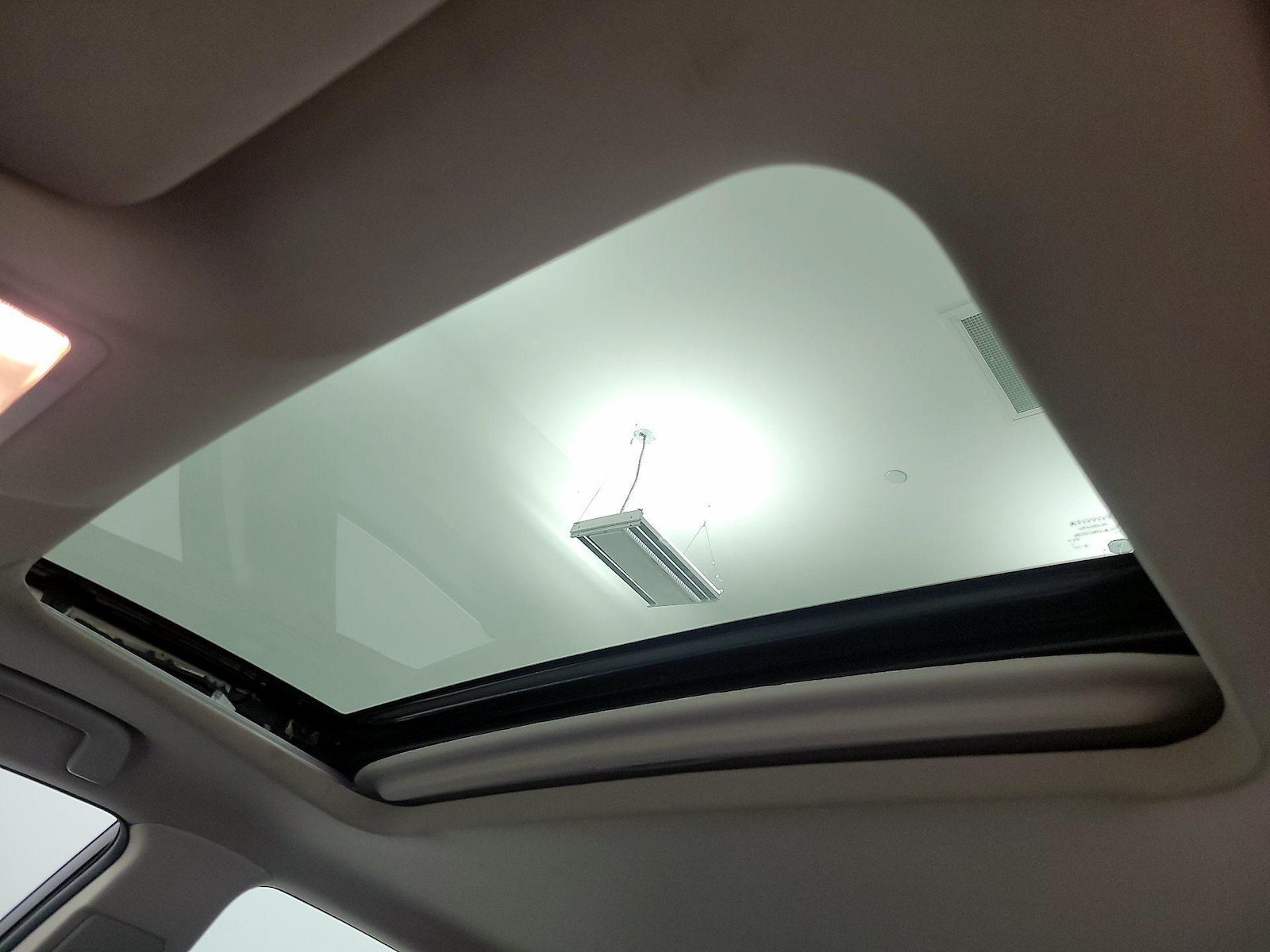 Sunroof(s) & Overhead Airbags