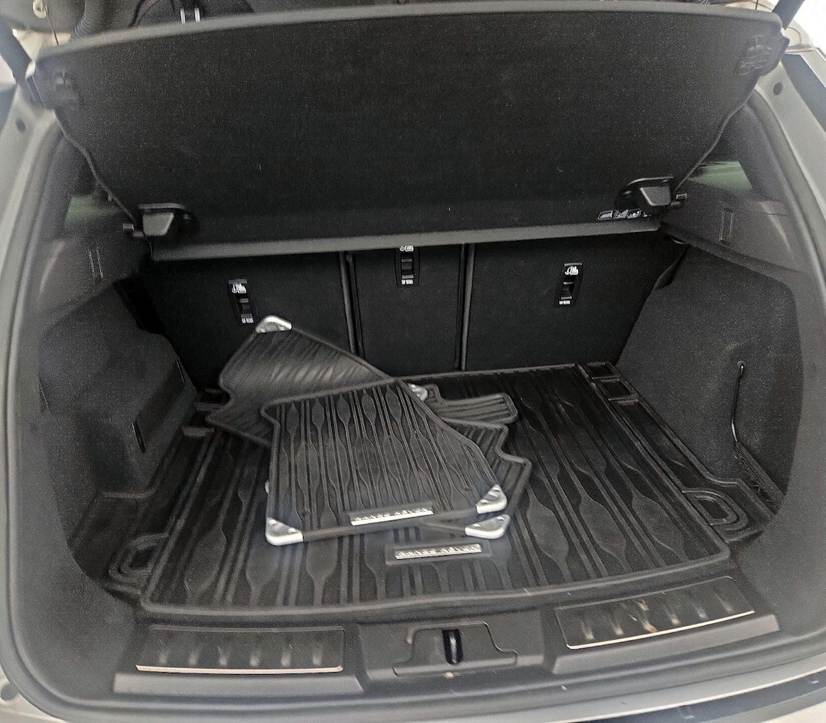 Trunk/Cargo (Seats Up)