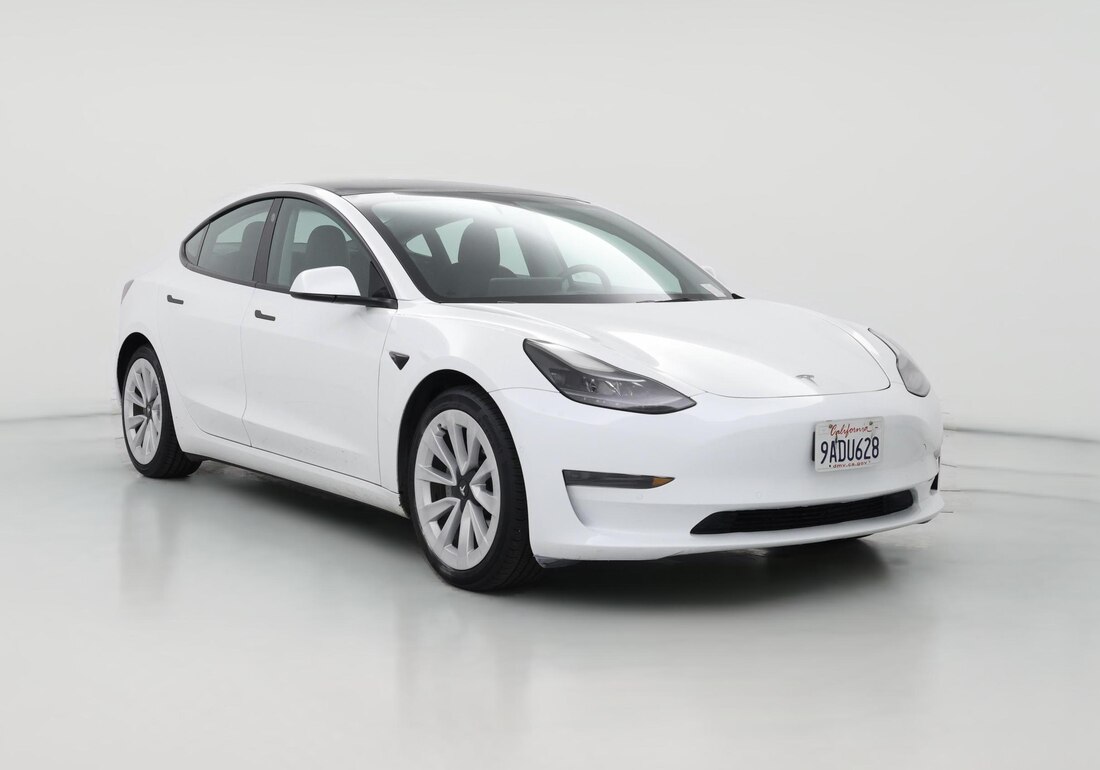 2021 Tesla Model 3 Standard Range Plus in White — CarMax photo