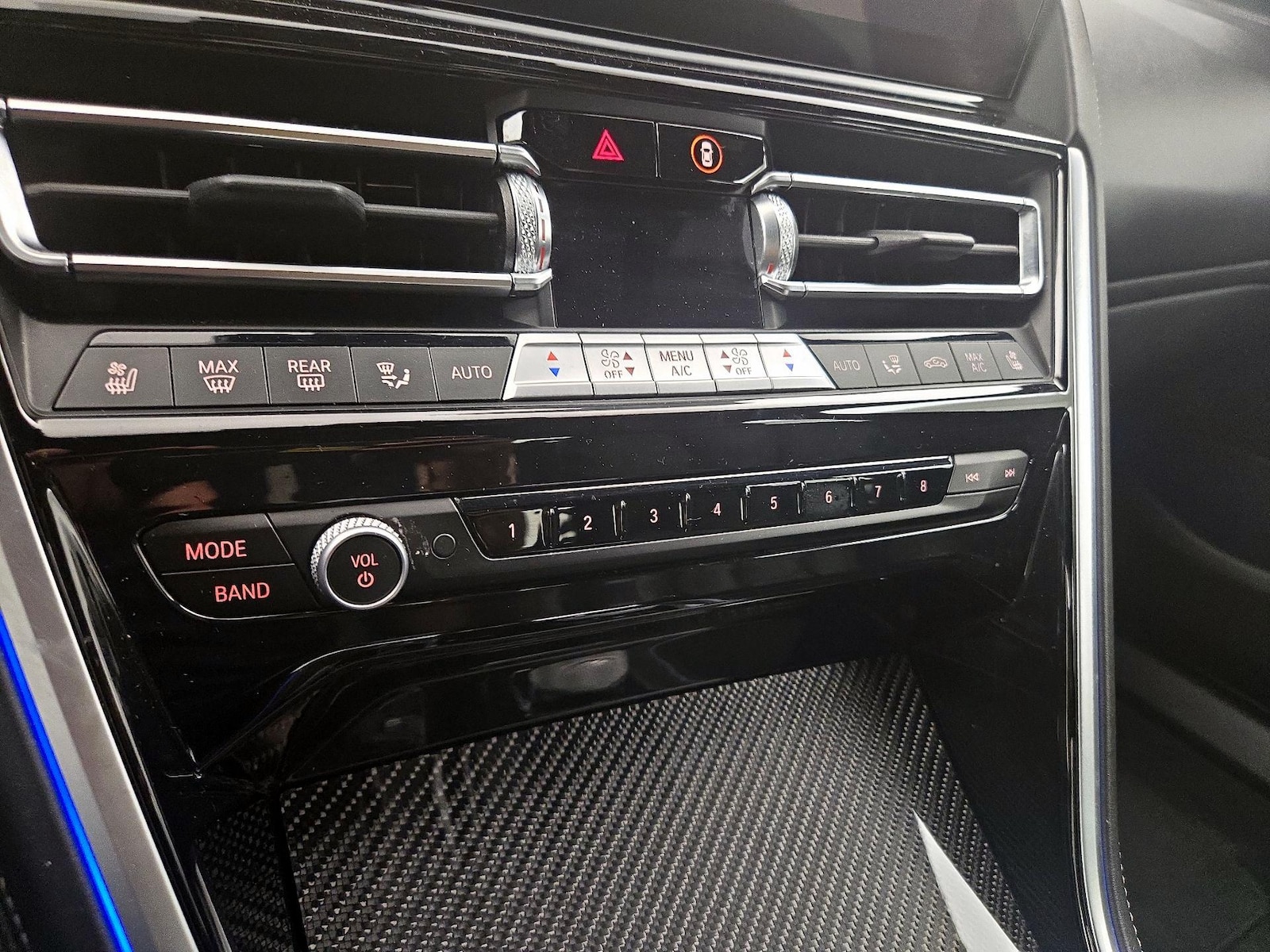 2023 BMW 8 Series M850i - Photo 18