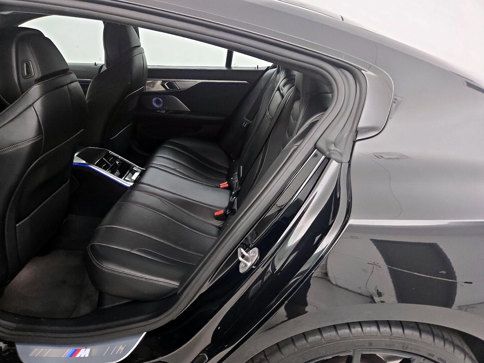 2023 BMW 8 Series M850i - Photo 21