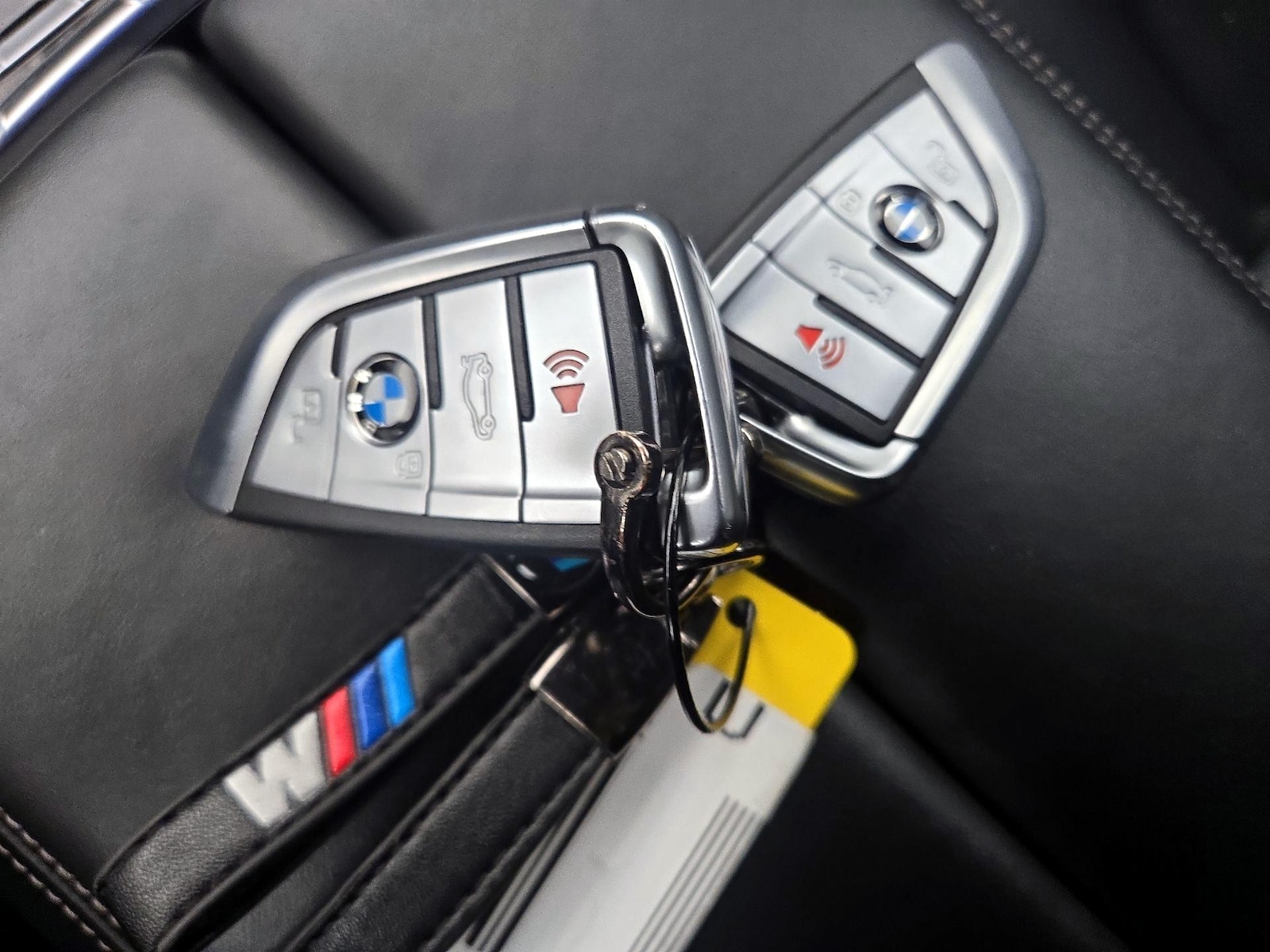 2023 BMW 8 Series M850i - Photo 25