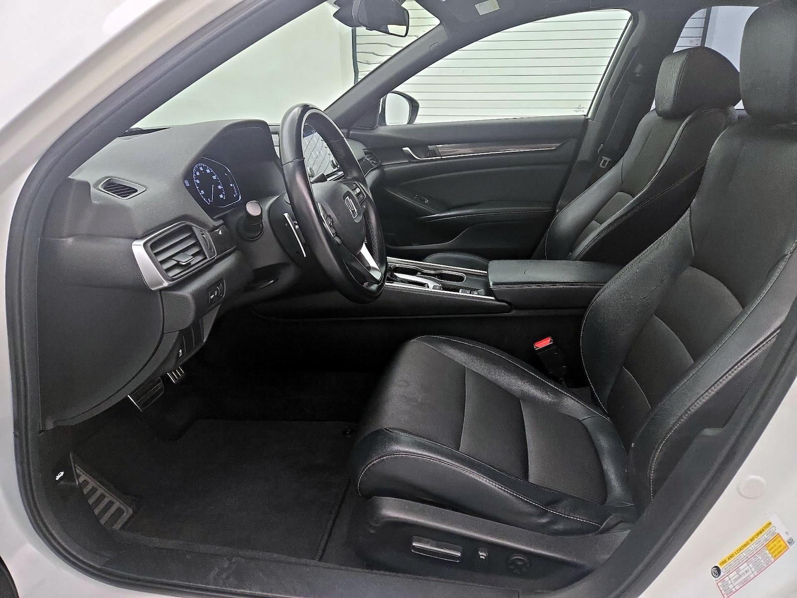 Power Seat(s) & Side Airbags