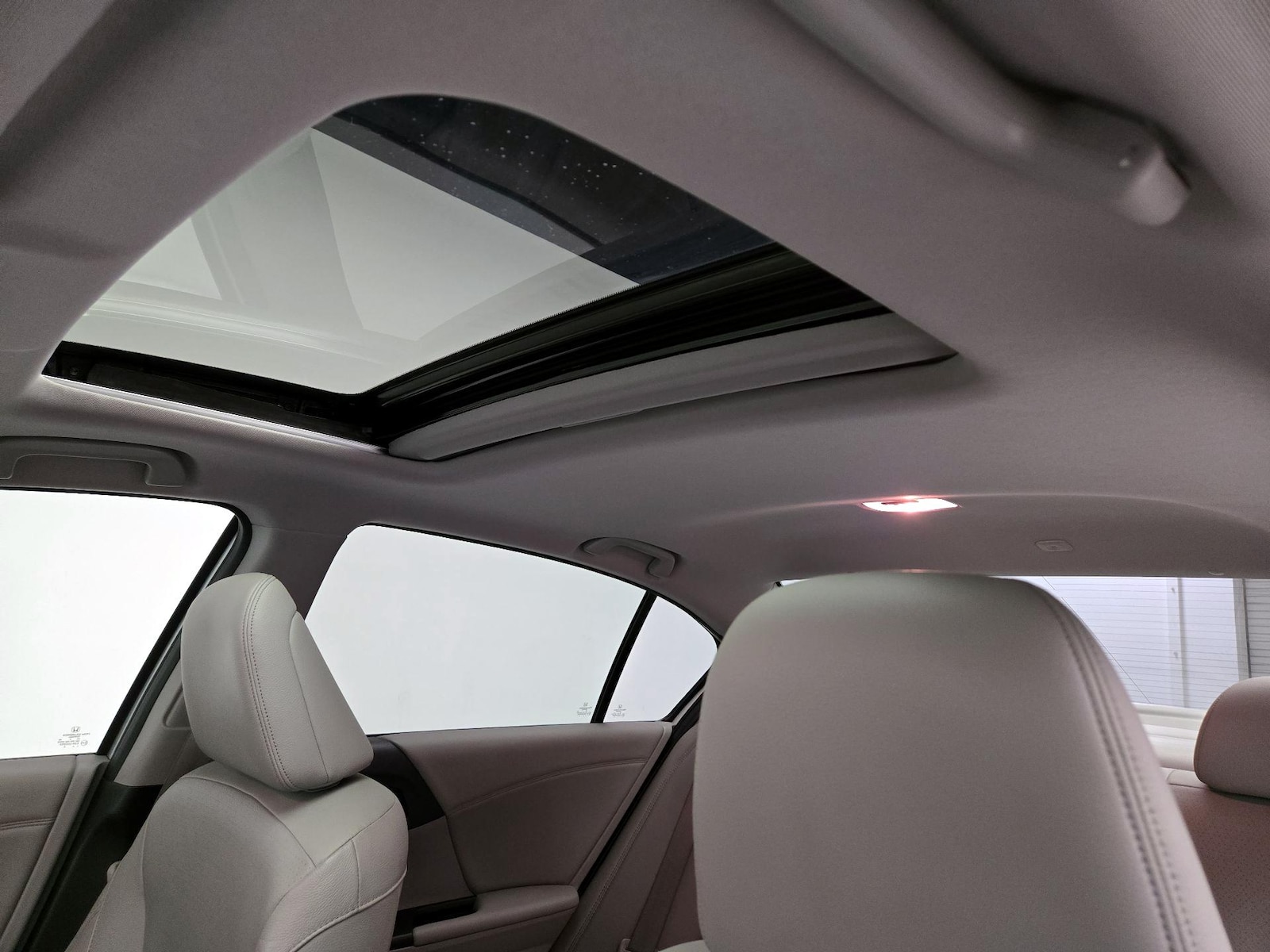 Sunroof(s) & Overhead Airbags
