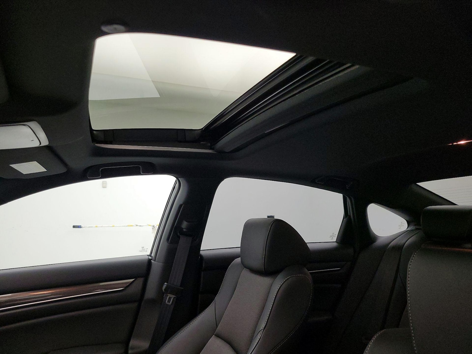 Sunroof(s) & Overhead Airbags