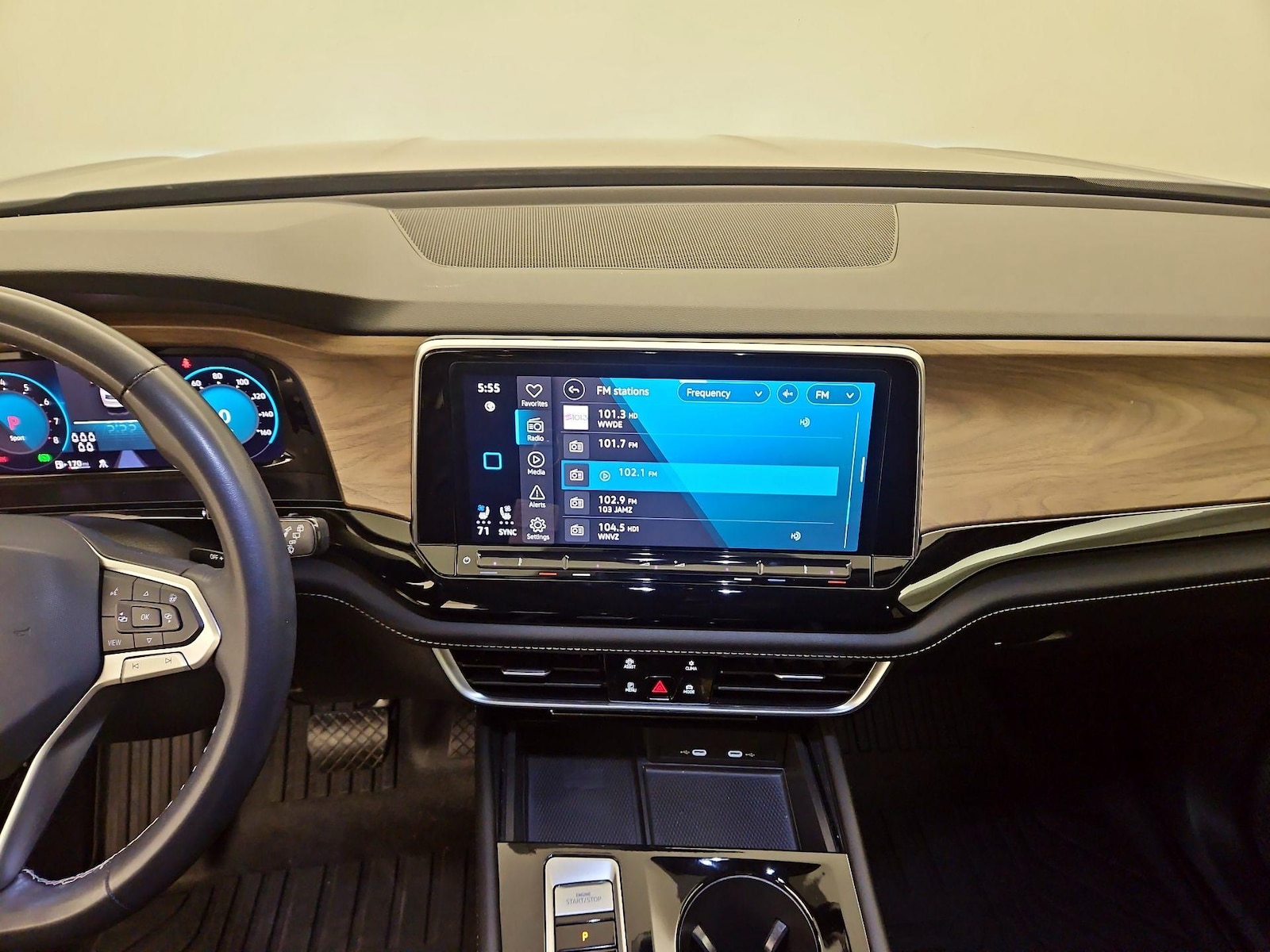 Apple CarPlay® & Android Auto™