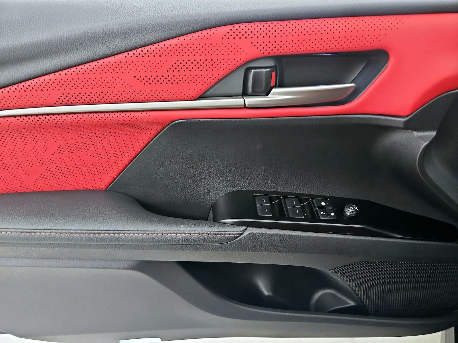 2026 Toyota Camry XSE - Photo 13