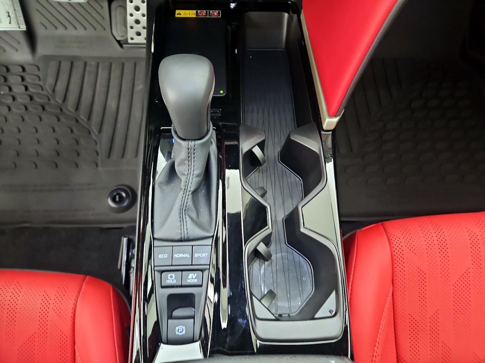 2026 Toyota Camry XSE - Photo 18
