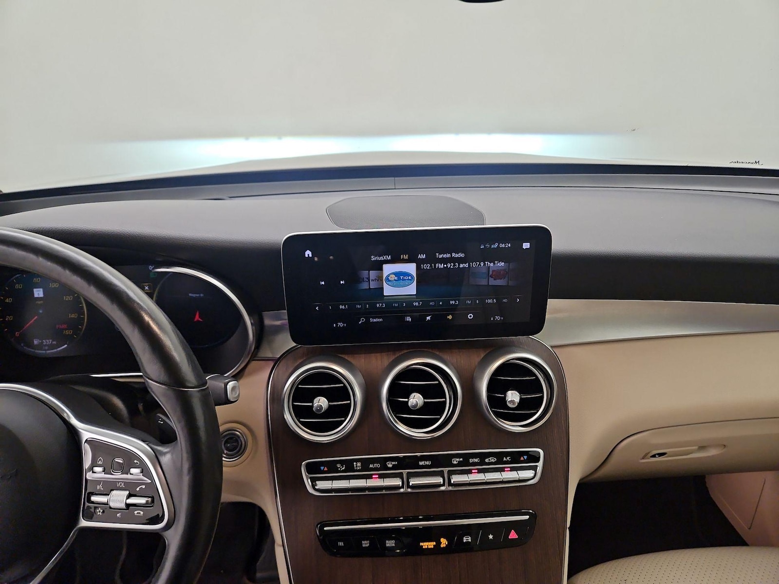 2021 Mercedes-Benz GLC GLC300 - Photo 10