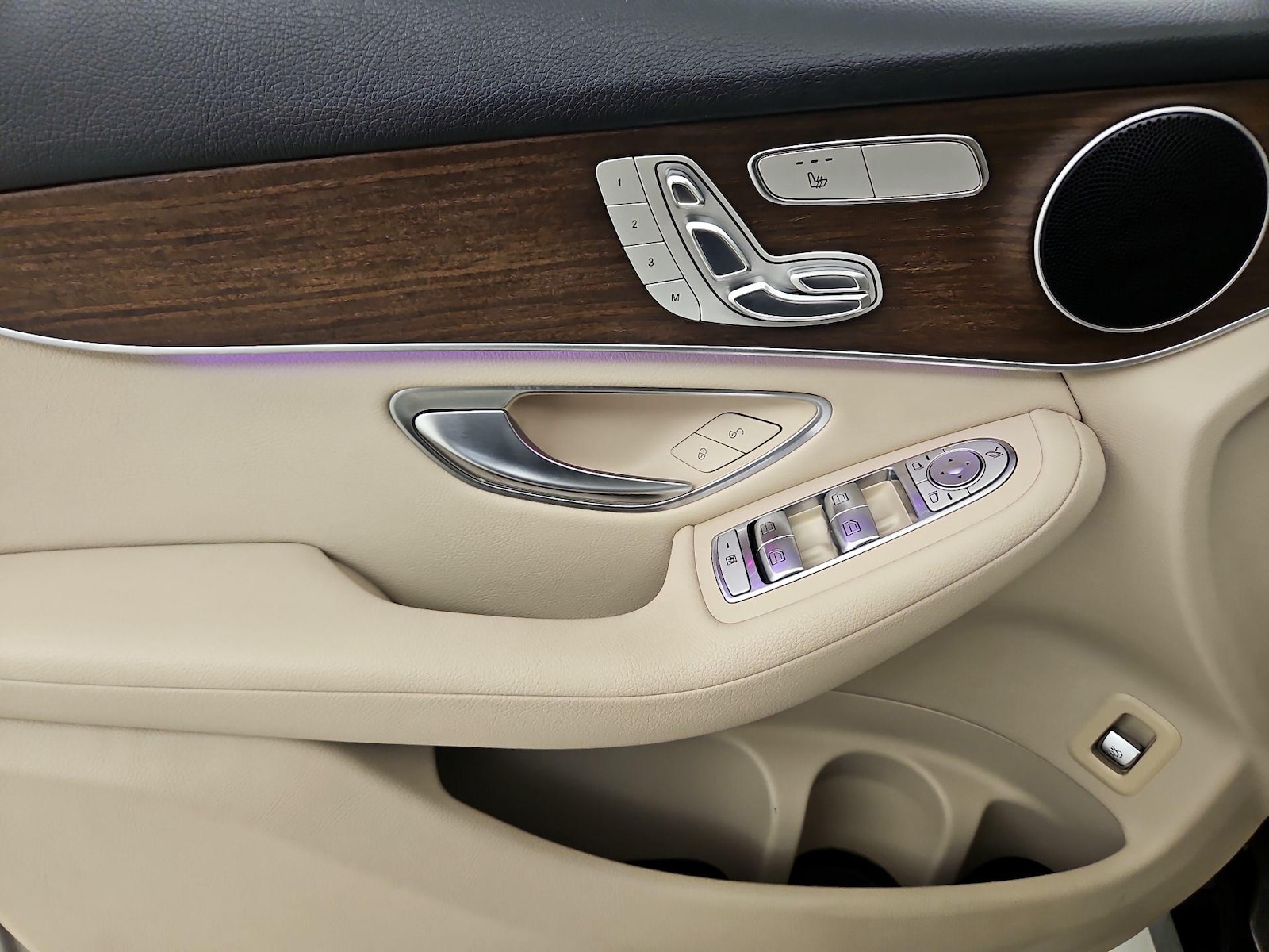 2021 Mercedes-Benz GLC GLC300 - Photo 13