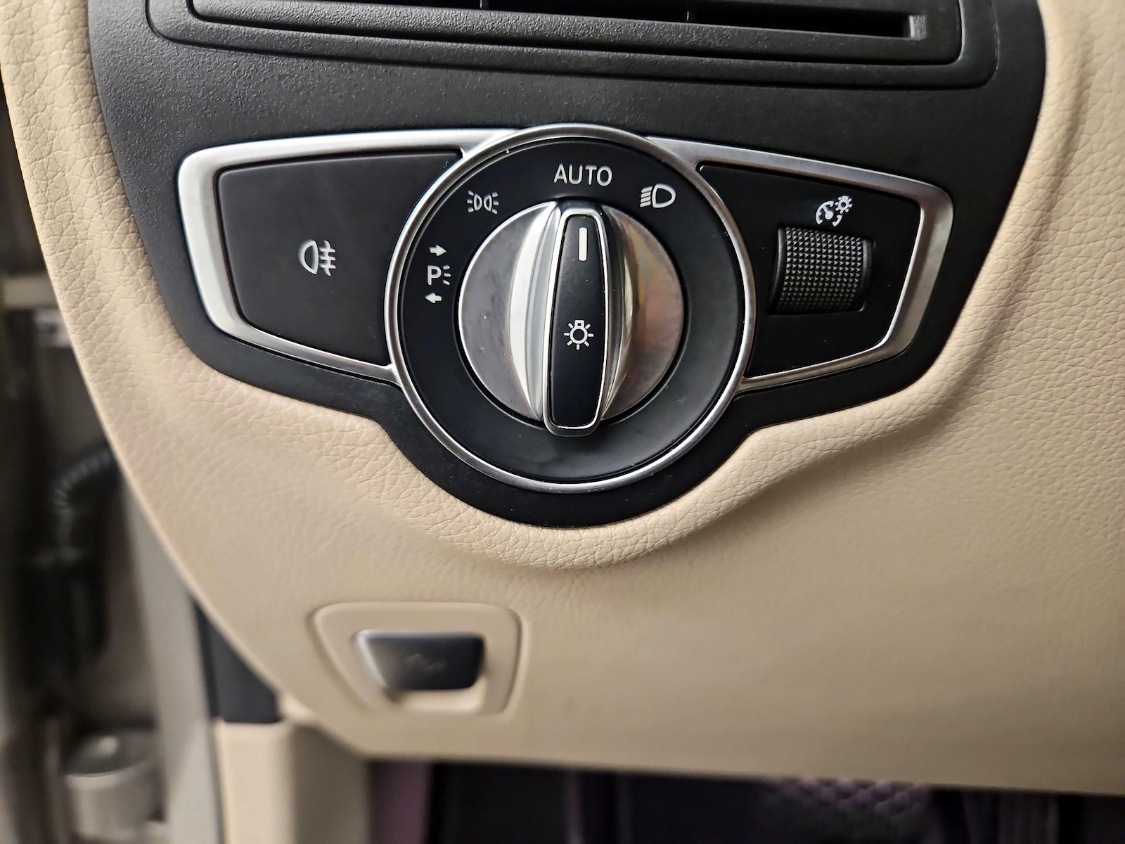 2021 Mercedes-Benz GLC GLC300 - Photo 14