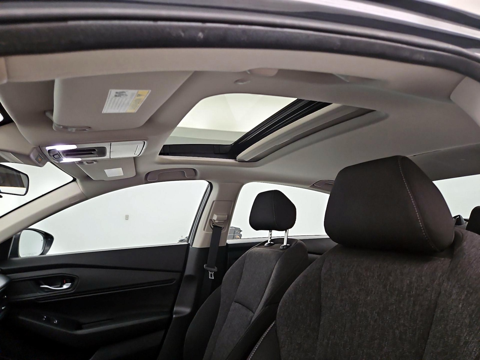 Sunroof(s) & Overhead Airbags