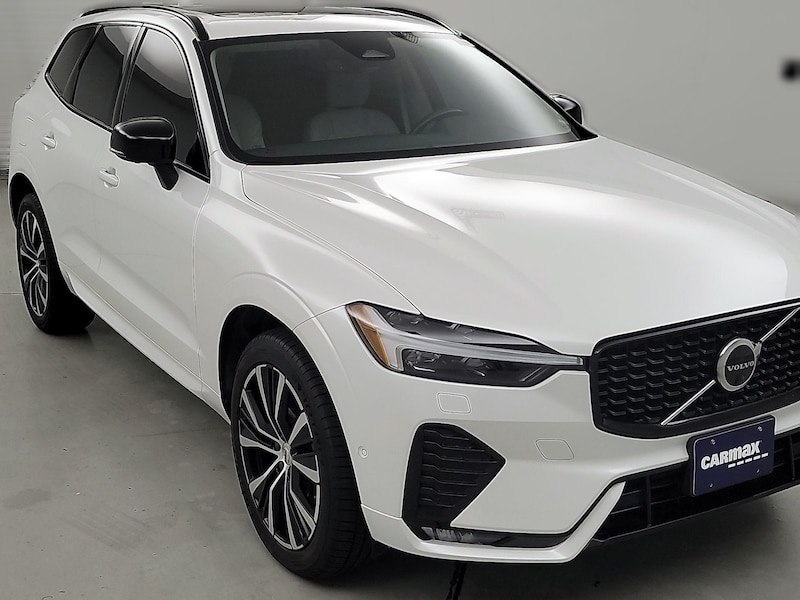 2023 Volvo XC60 B5 Plus Dark Theme