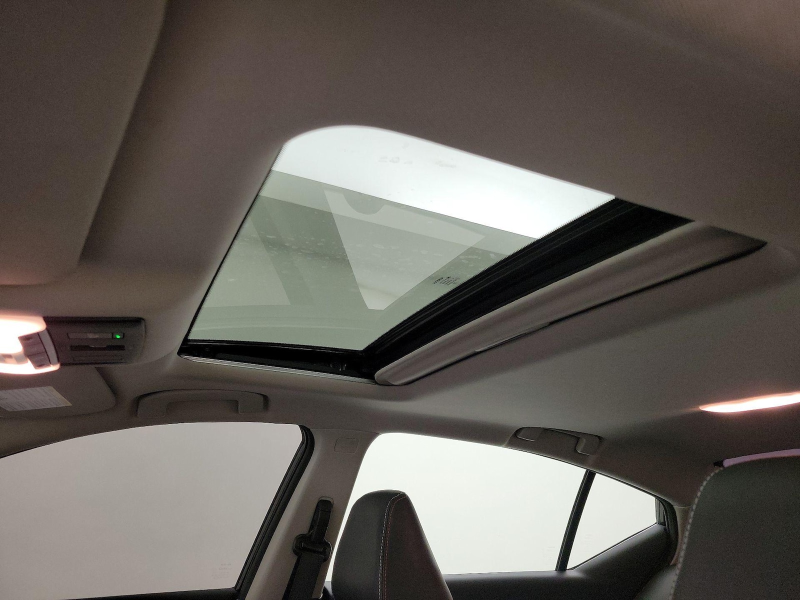 Sunroof(s) & Overhead Airbags