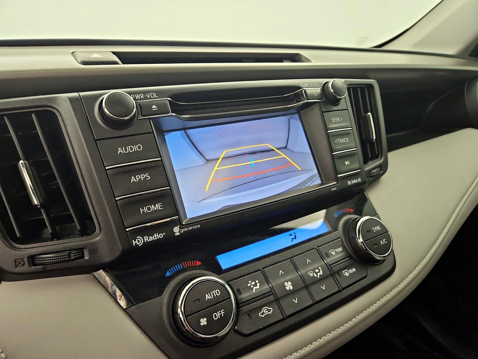 2016 Toyota RAV4 XLE - Photo 15