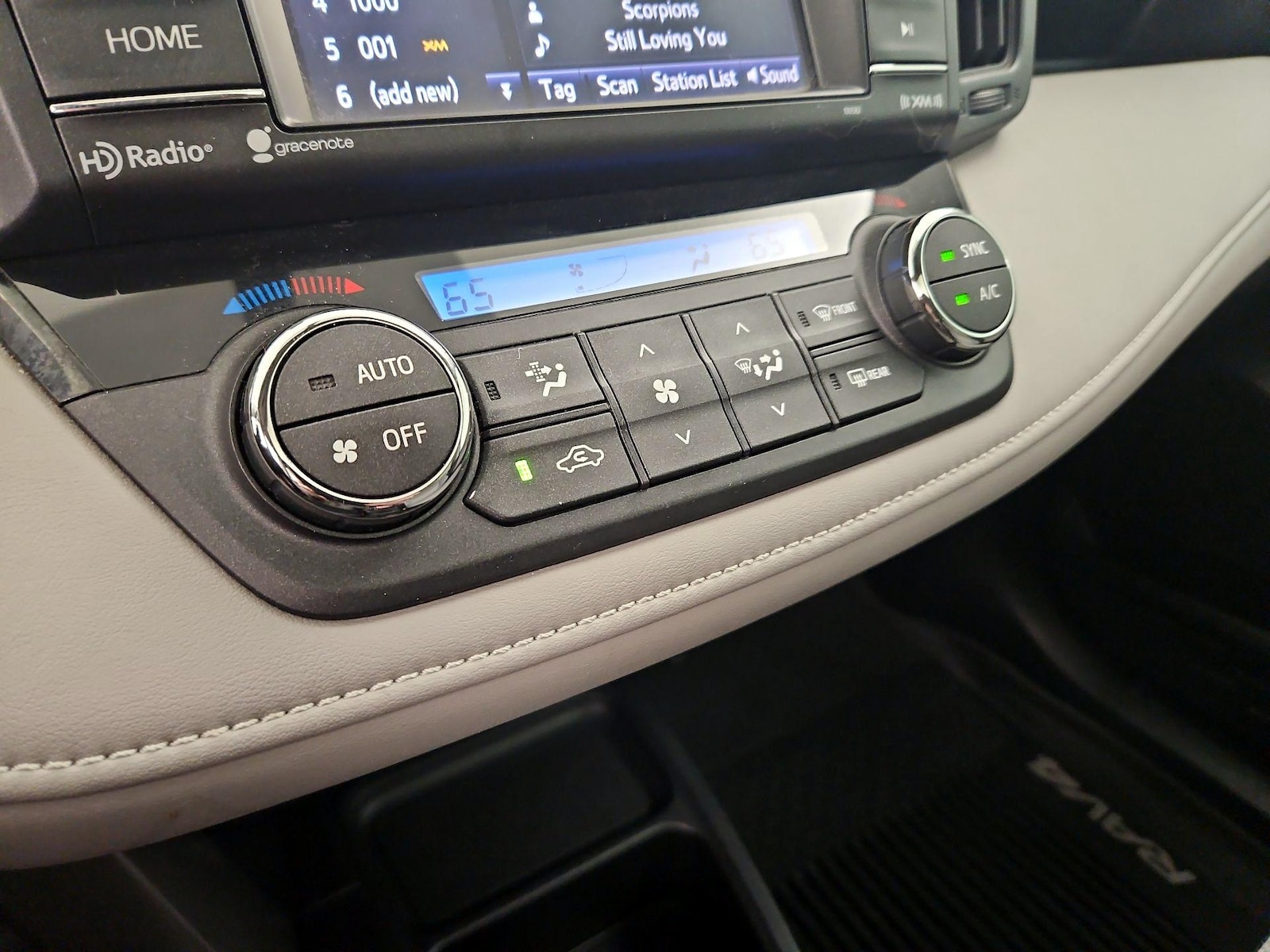 2016 Toyota RAV4 XLE - Photo 17