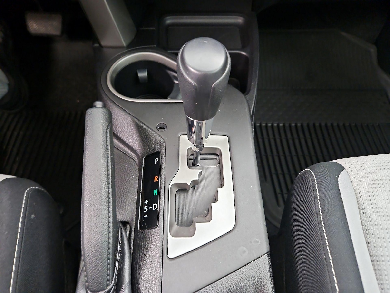 2016 Toyota RAV4 XLE - Photo 18