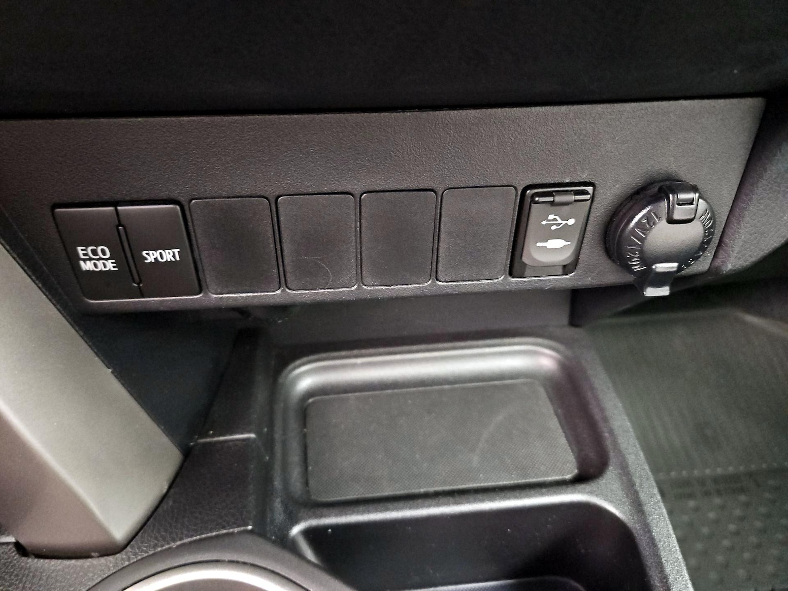 2016 Toyota RAV4 XLE - Photo 19