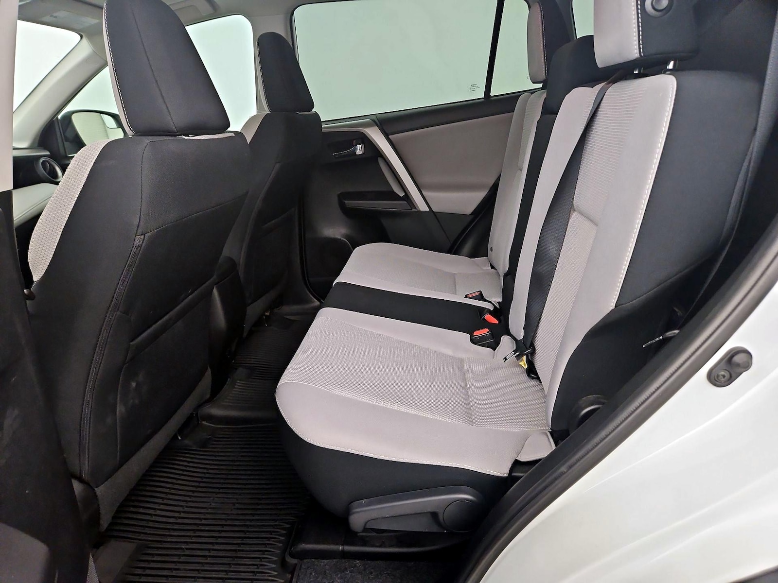 2016 Toyota RAV4 XLE - Photo 21
