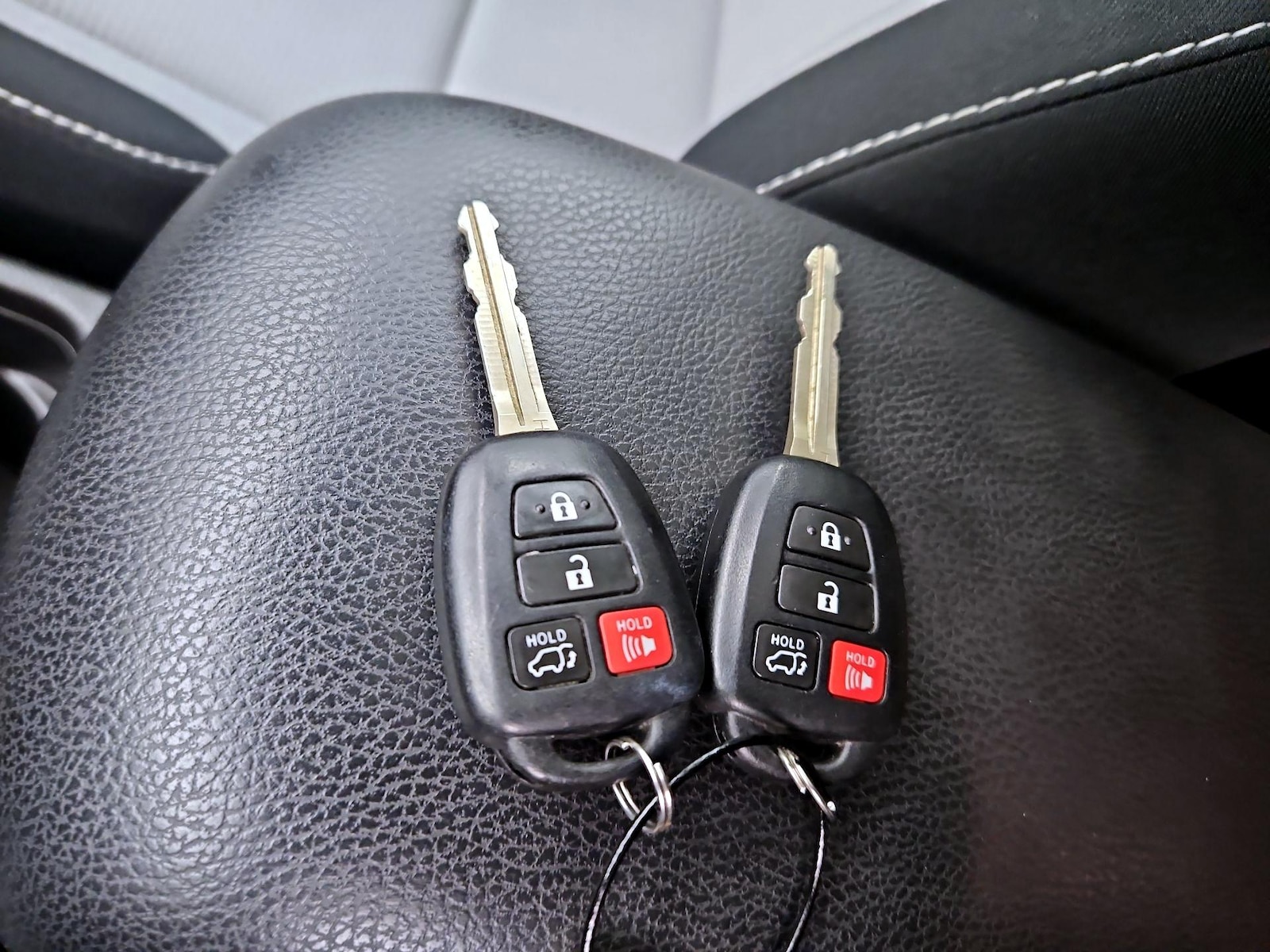 2016 Toyota RAV4 XLE - Photo 24