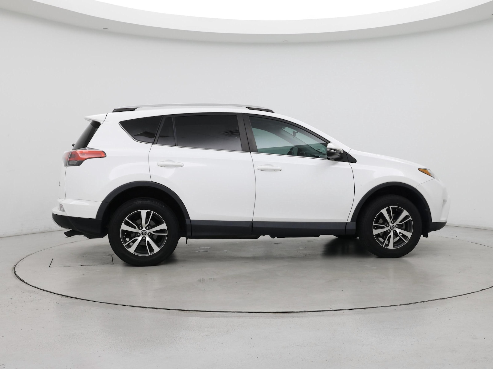 2016 Toyota RAV4 XLE - Photo 8