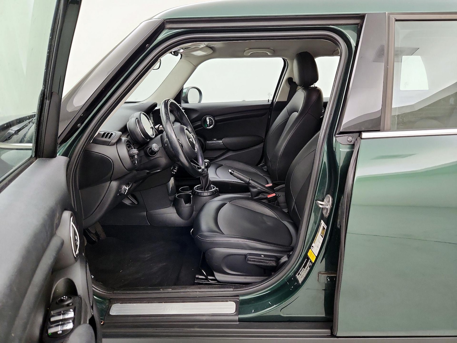 Side Airbags & Leatherette Seats