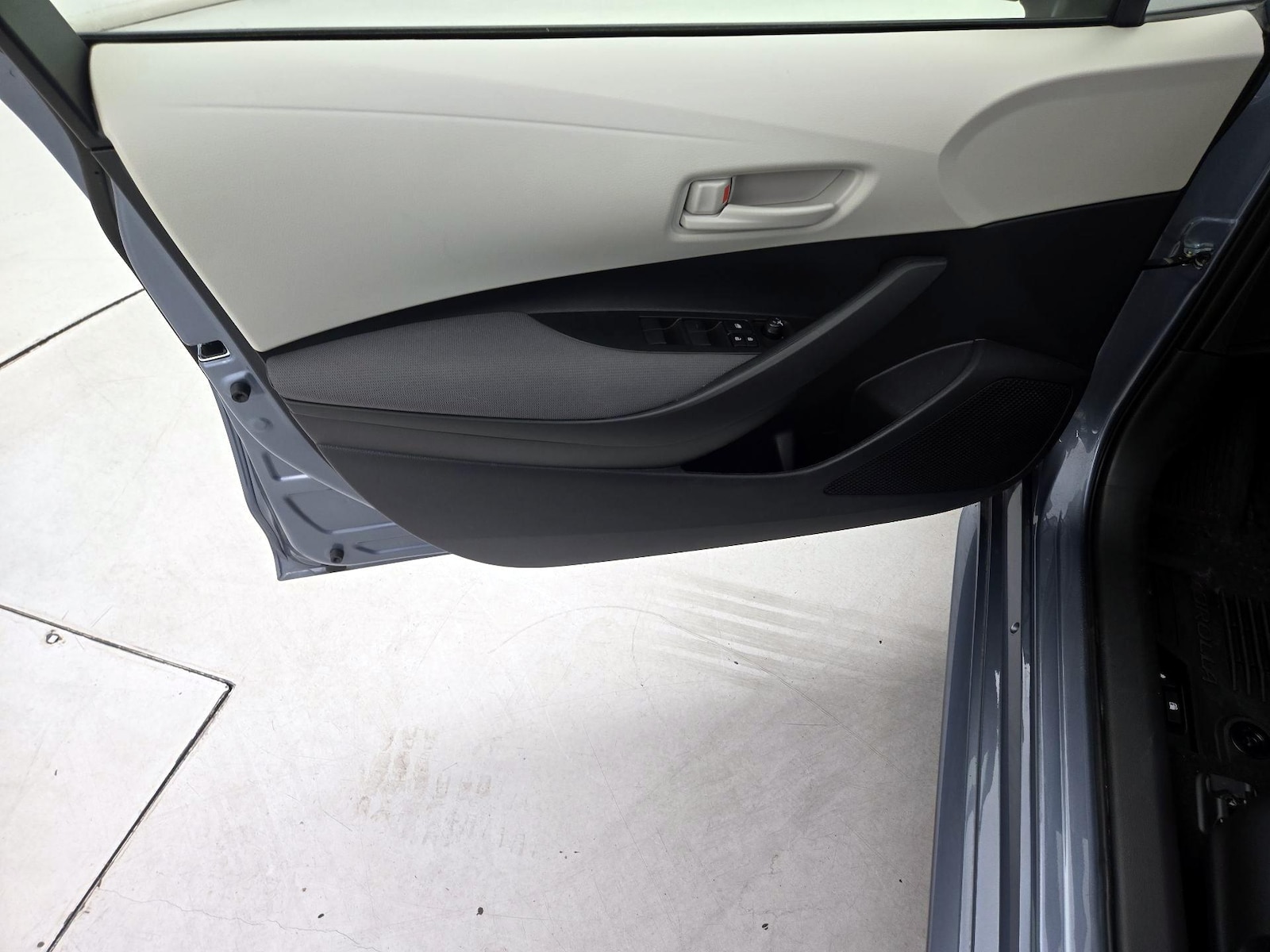 2026 Toyota Corolla LE - Photo 13