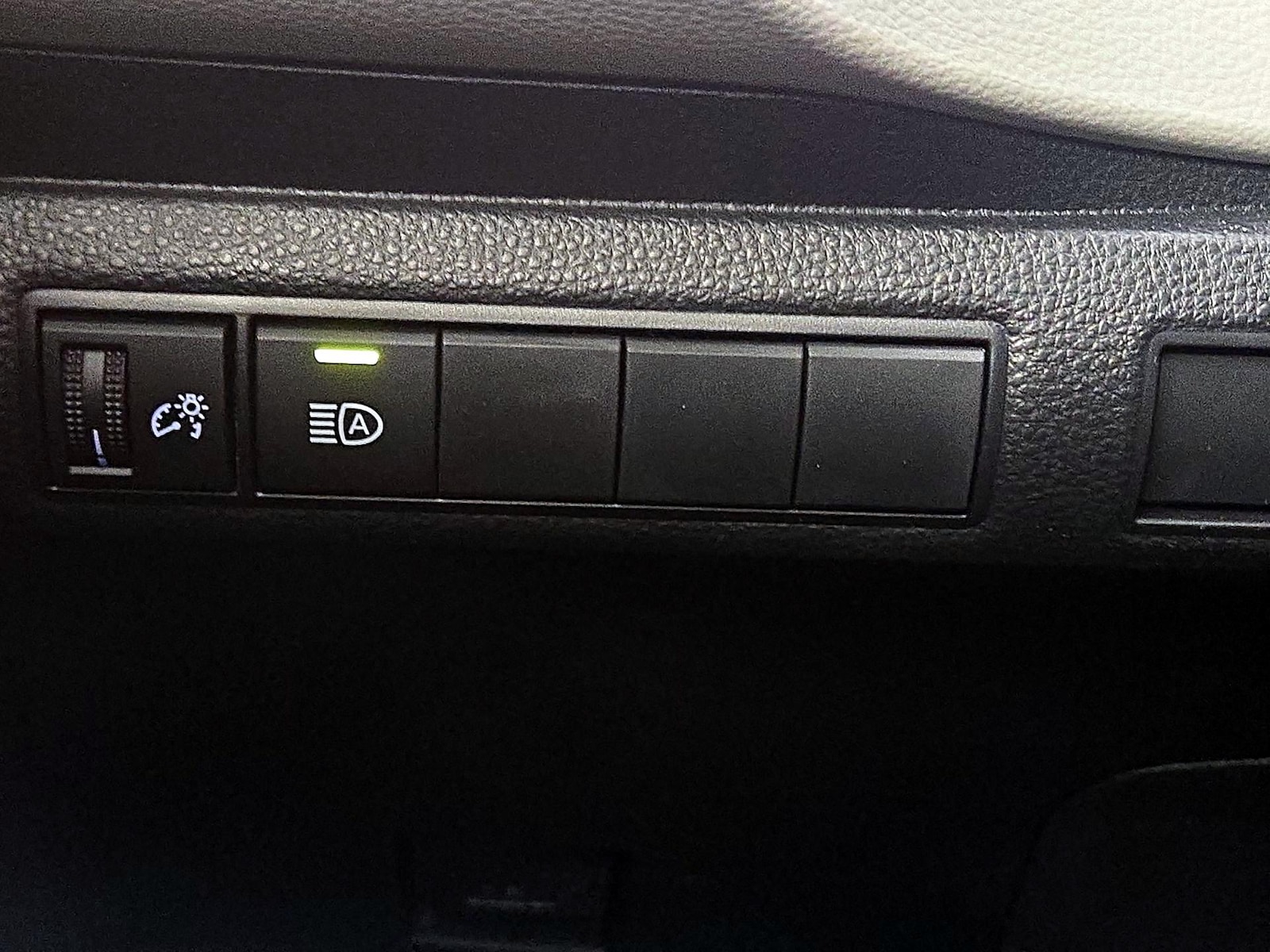 2026 Toyota Corolla LE - Photo 14