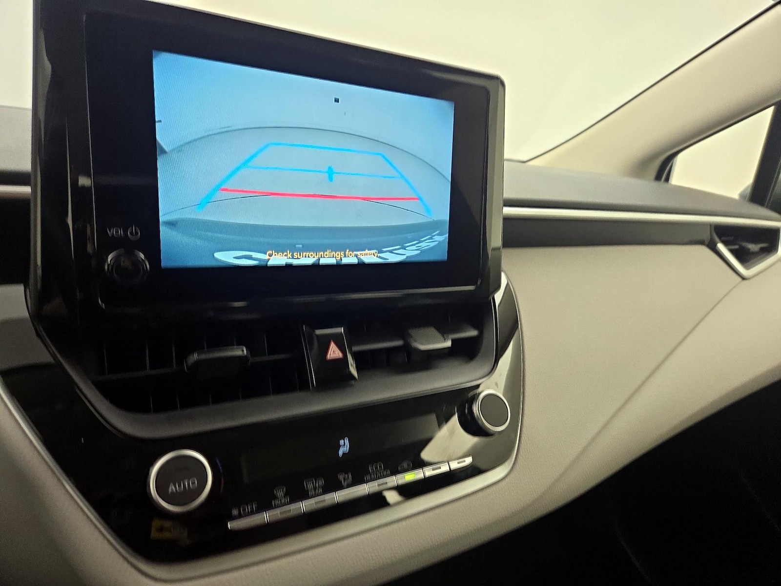 2026 Toyota Corolla LE - Photo 15