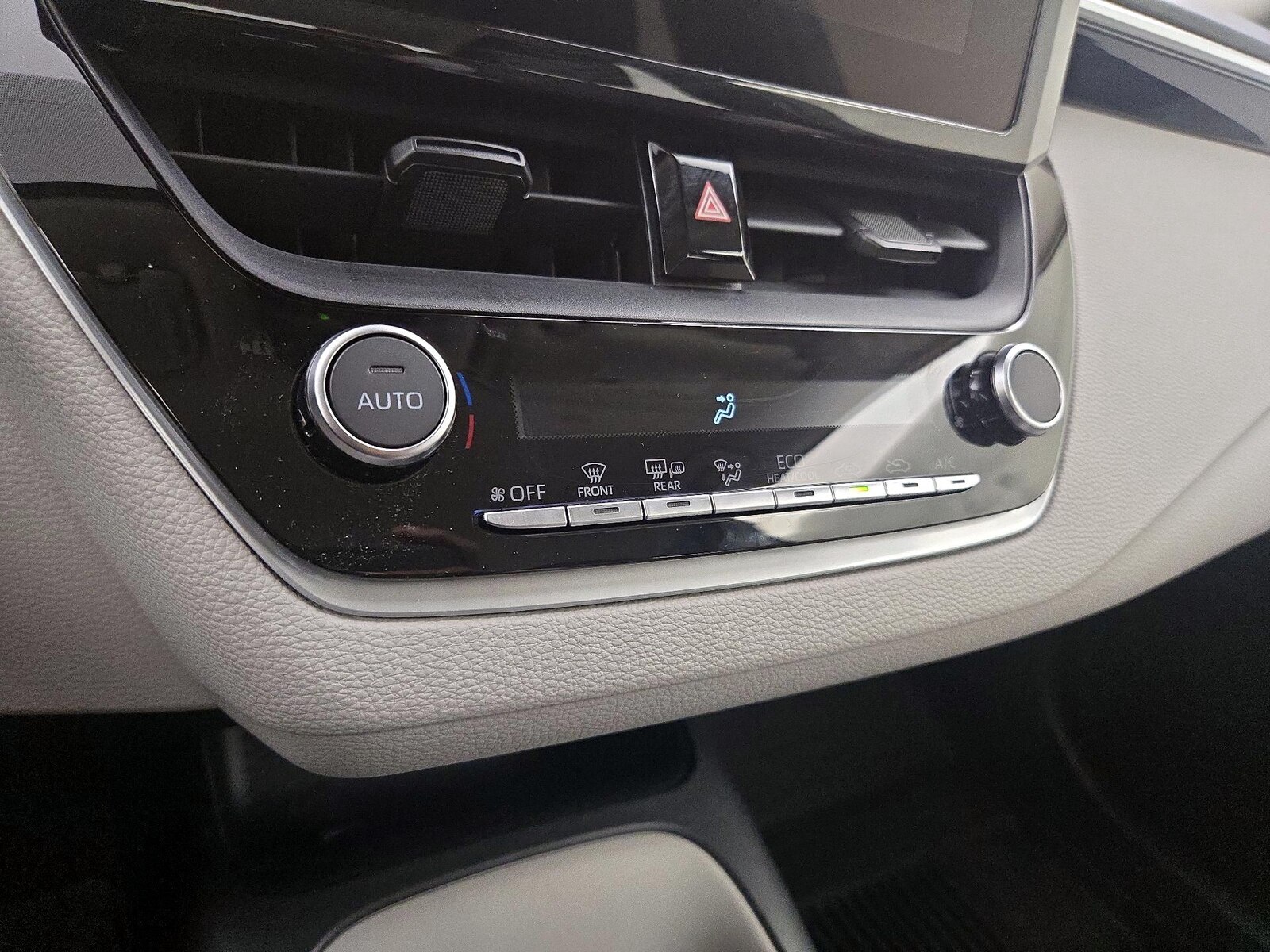 2026 Toyota Corolla LE - Photo 17