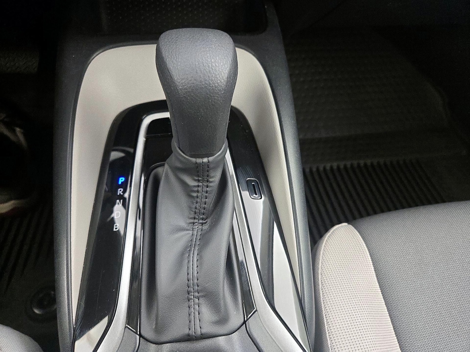 2026 Toyota Corolla LE - Photo 18