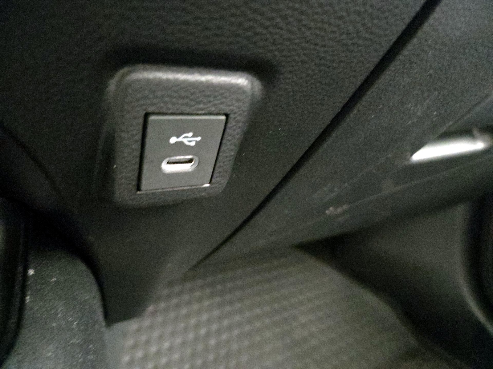 2026 Toyota Corolla LE - Photo 19