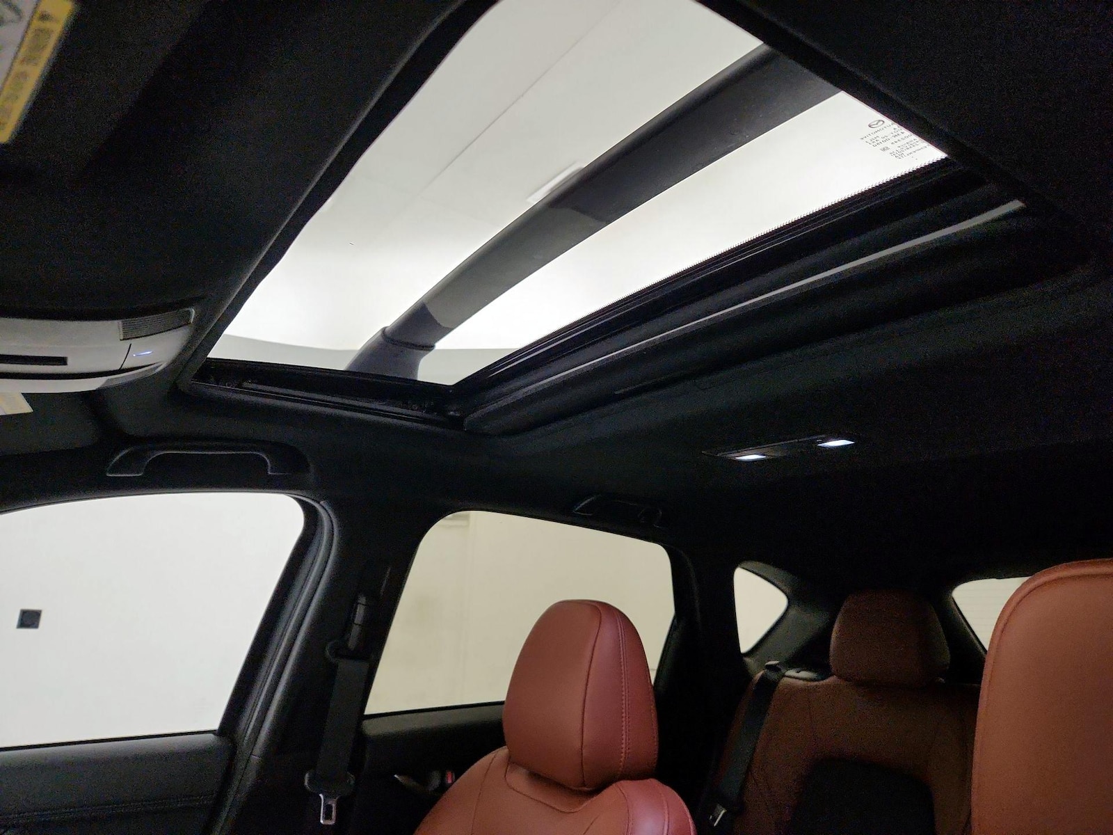 Sunroof(s) & Overhead Airbags