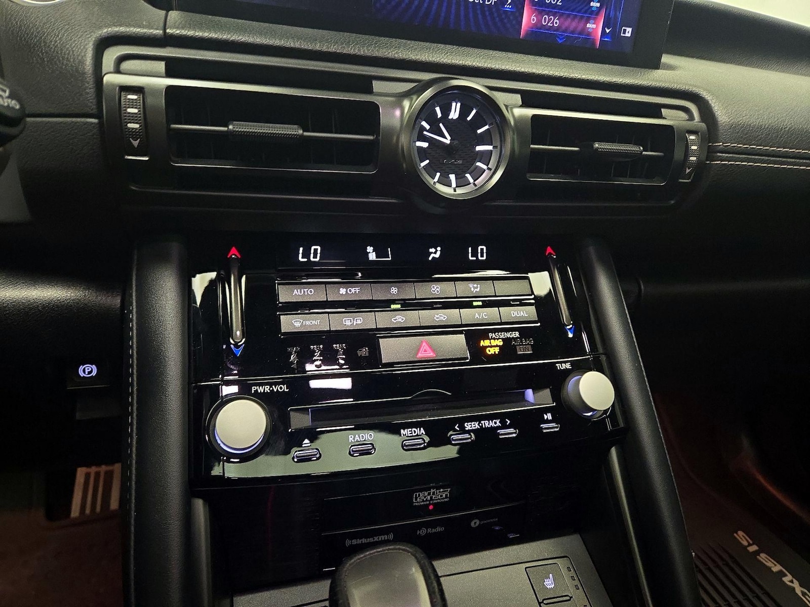 2023 Lexus IS 350 F SPORT - Photo 17