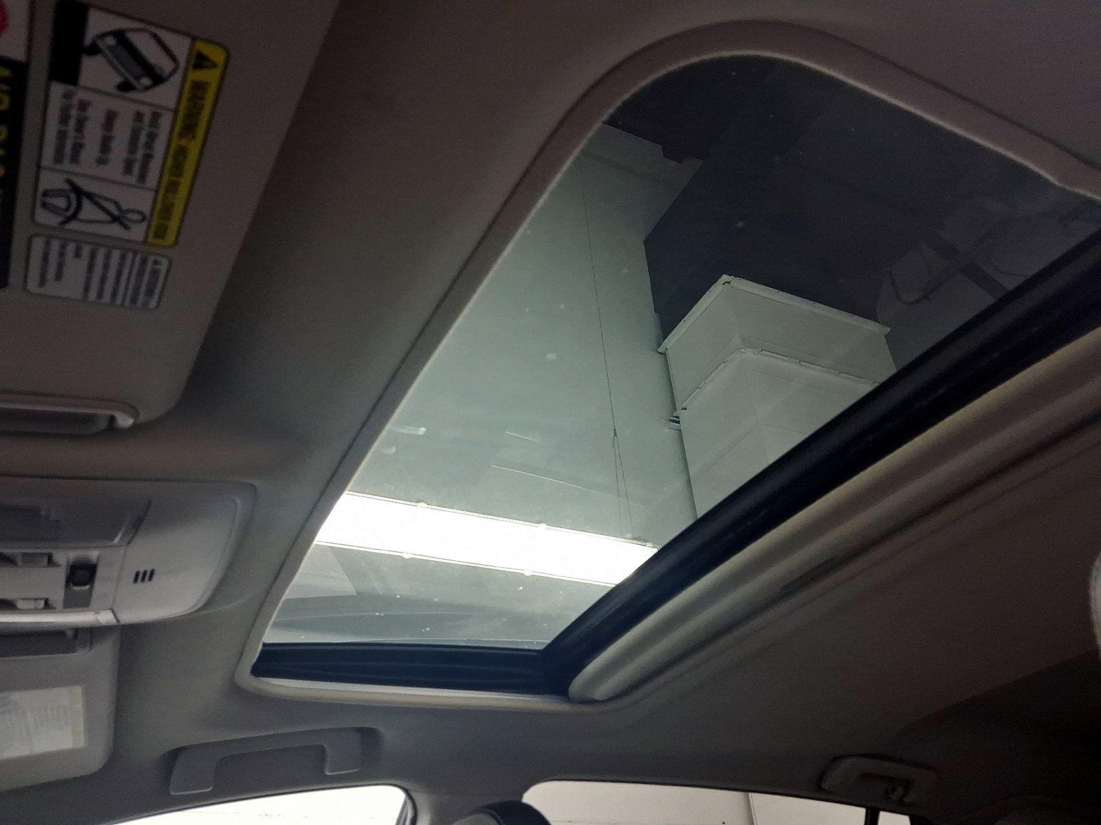 Sunroof(s) & Overhead Airbags