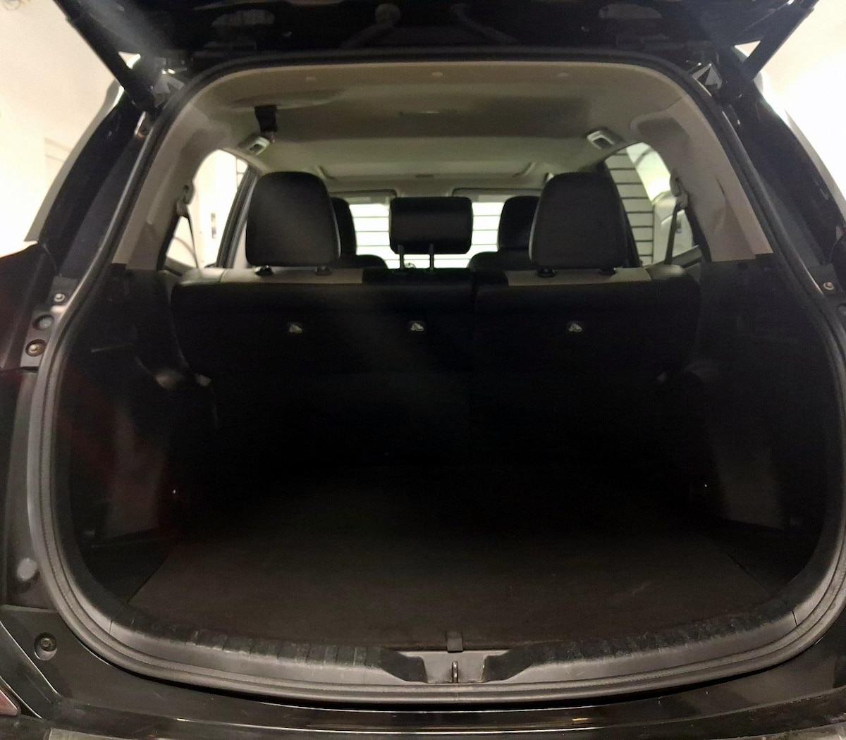 Trunk/Cargo (Seats Up)