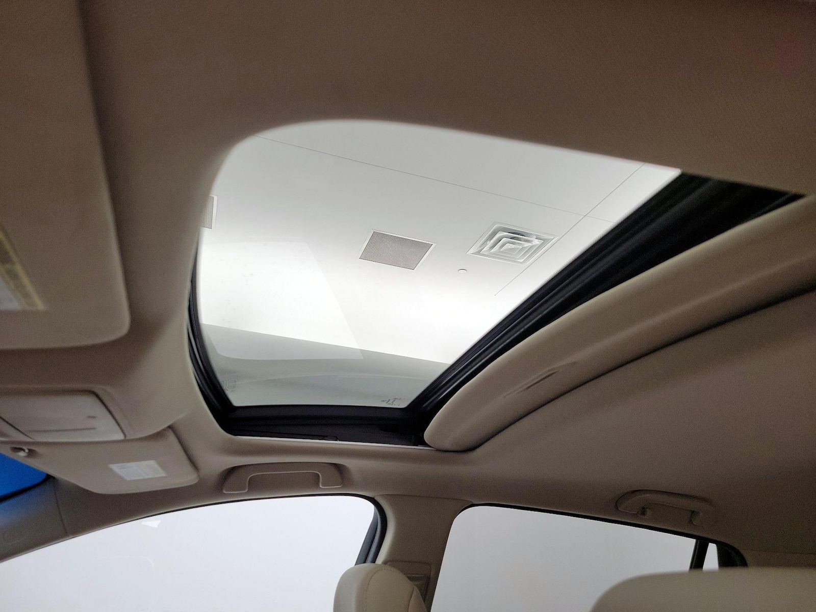 Sunroof(s) & Overhead Airbags