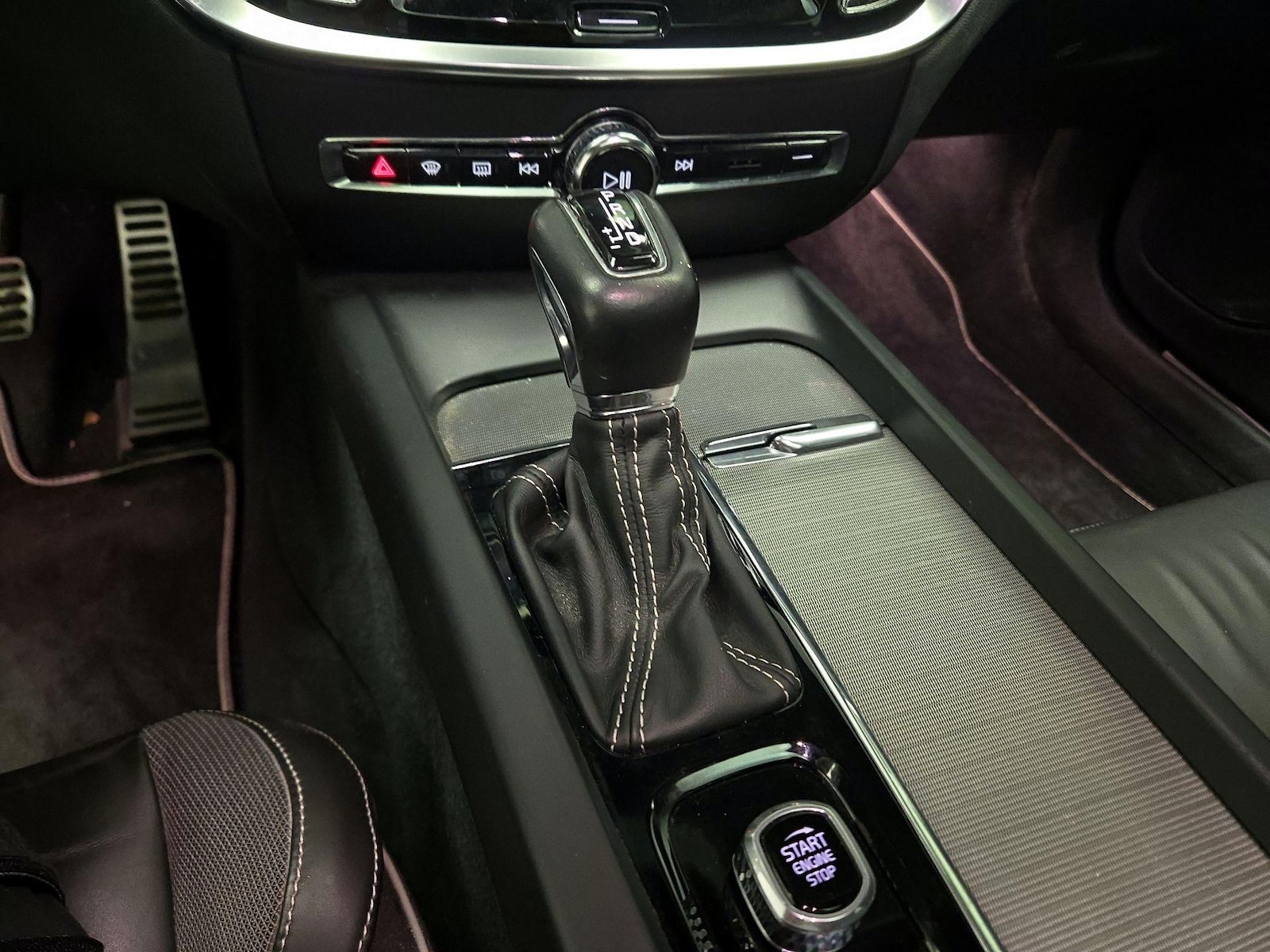 2019 Volvo S60 R-Design - Photo 19