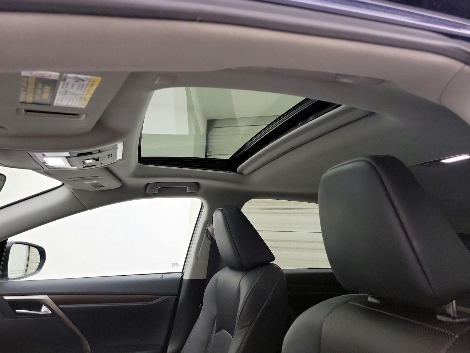 Sunroof(s) & Overhead Airbags
