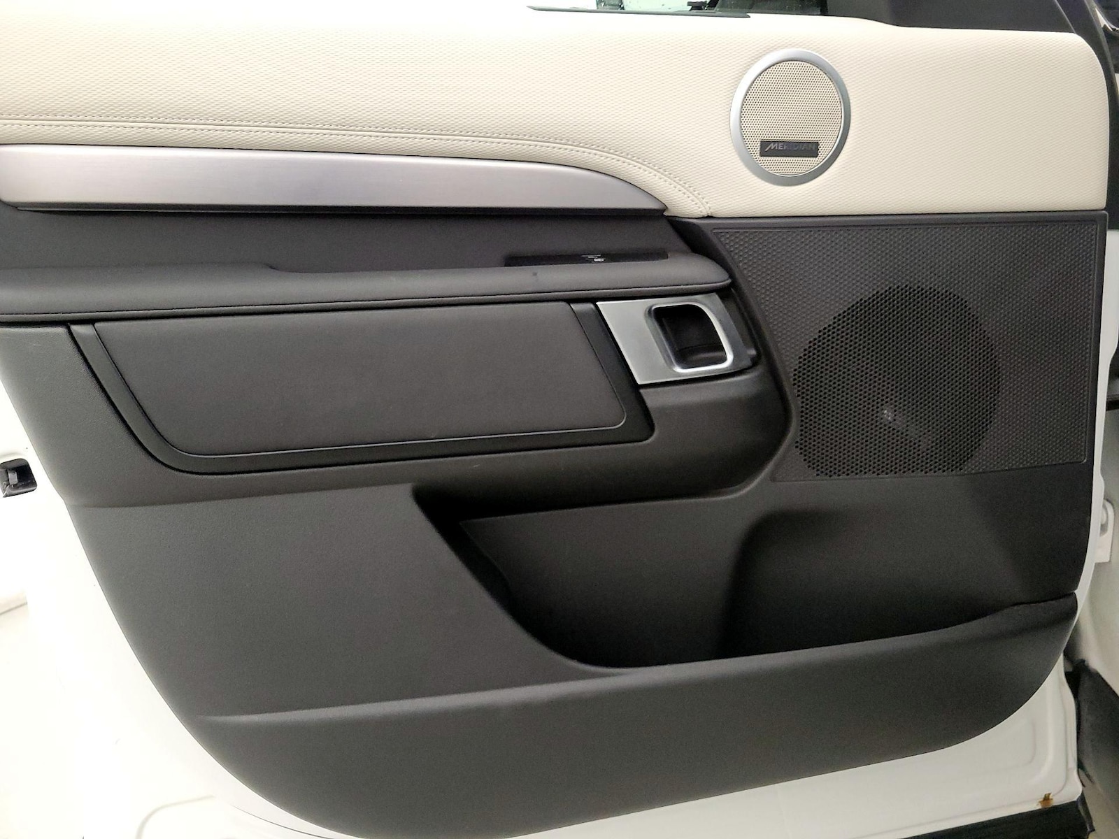 2022 Land Rover Discovery S R Dynamic - Photo 13
