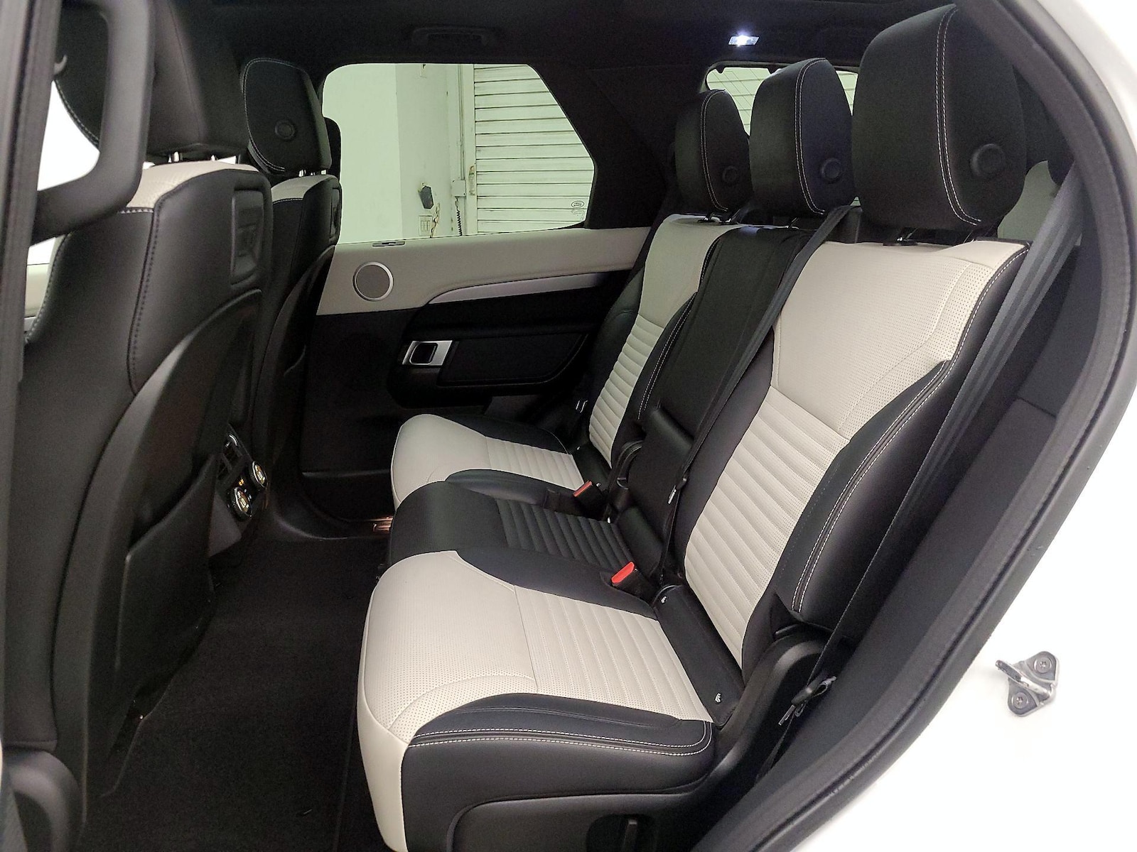 2022 Land Rover Discovery S R Dynamic - Photo 21