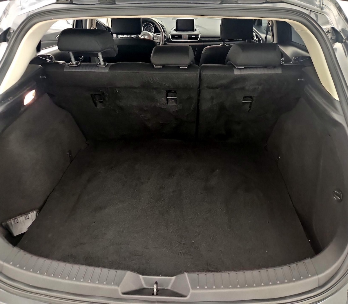 Trunk/Cargo (Seats Up)