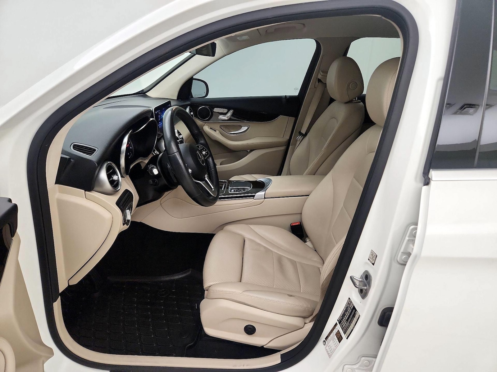 2022 Mercedes-Benz GLC GLC300 - Photo 12