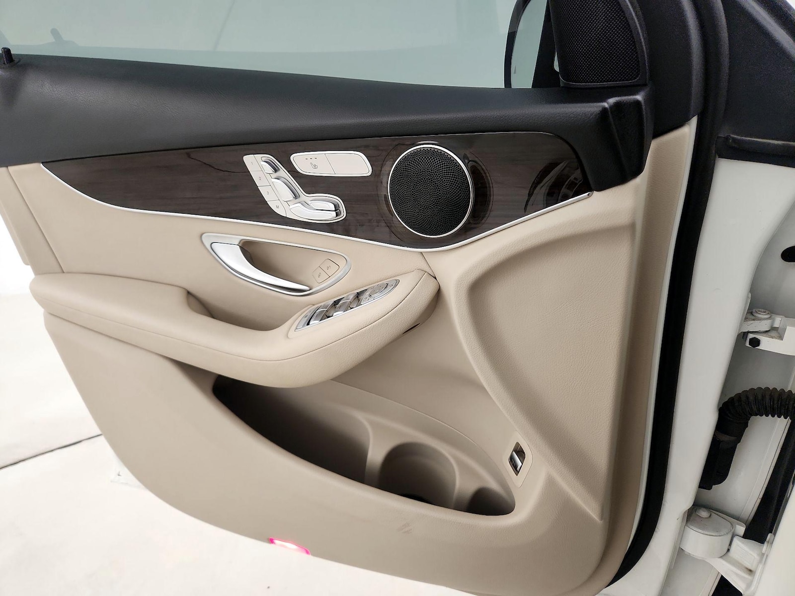 2022 Mercedes-Benz GLC GLC300 - Photo 13